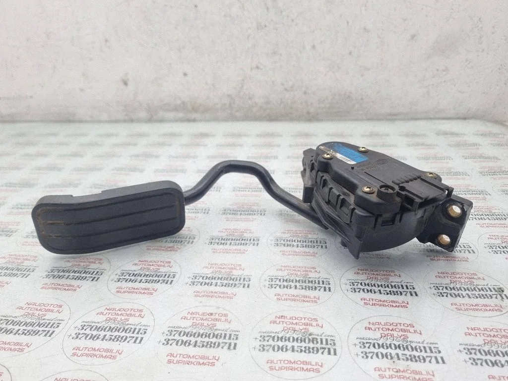 Accelerator throttle pedal 7M3723507B