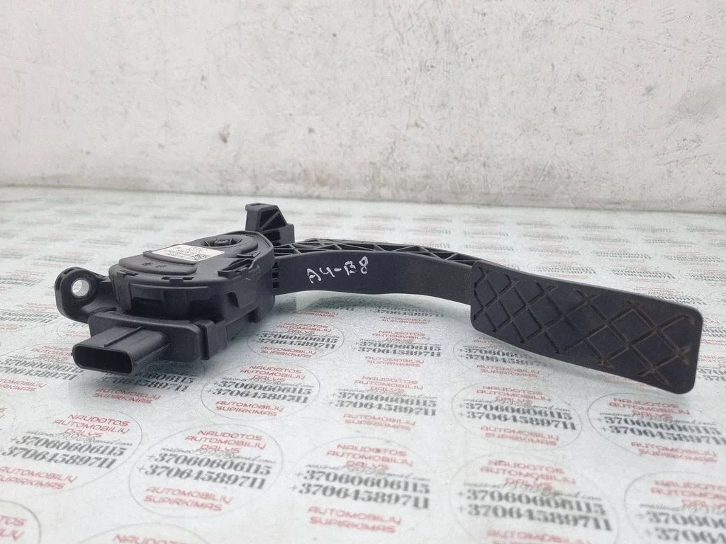 Accelerator throttle pedal 8K1723523