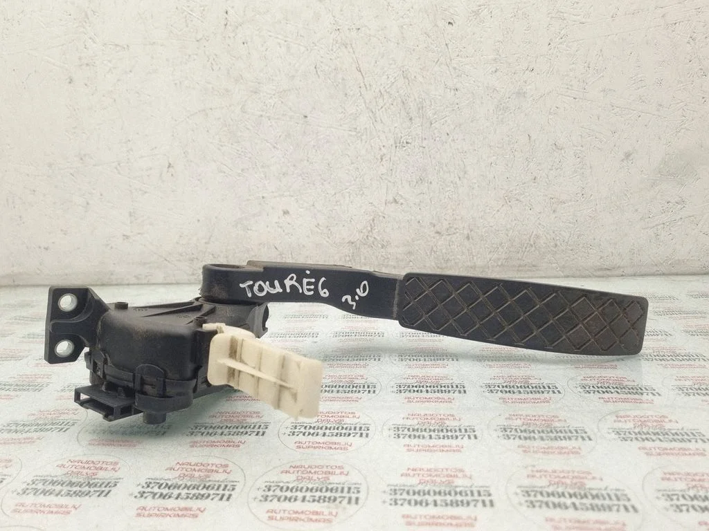Accelerator throttle pedal – Volkswagen Touareg I (2002-2010)
