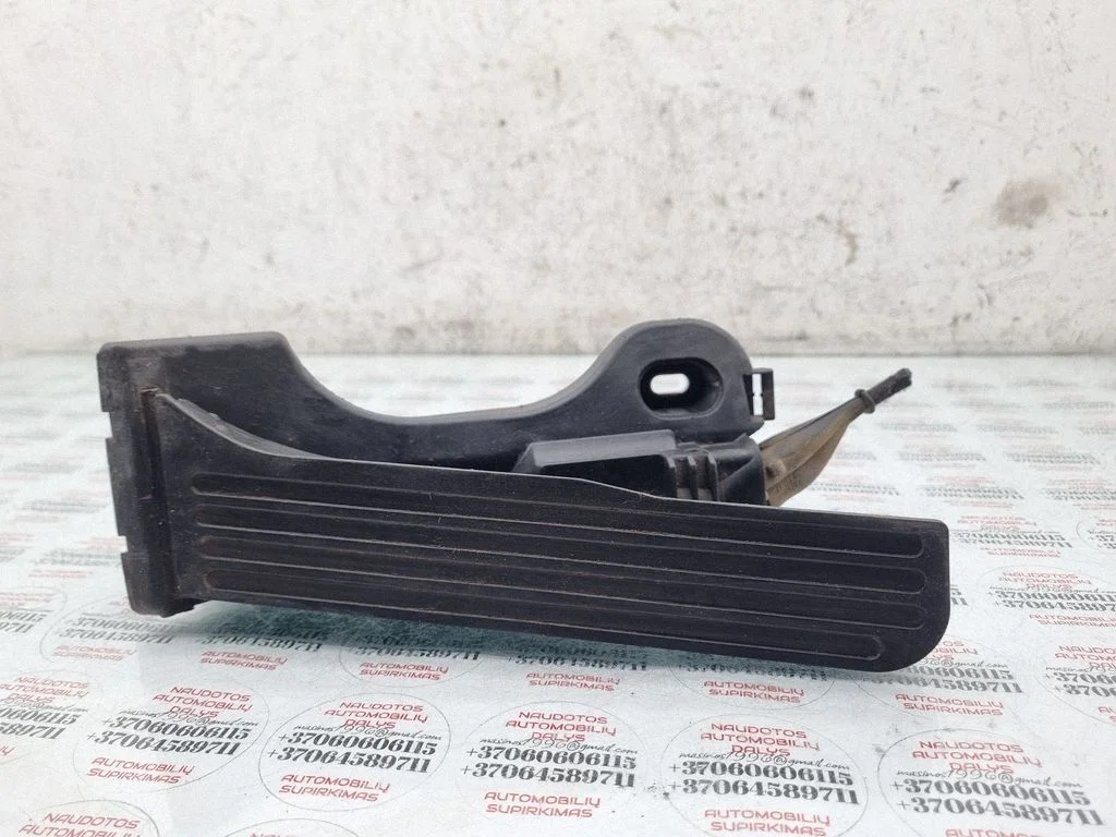 Accelerator throttle pedal – Volkswagen Touran I (2003-2010)