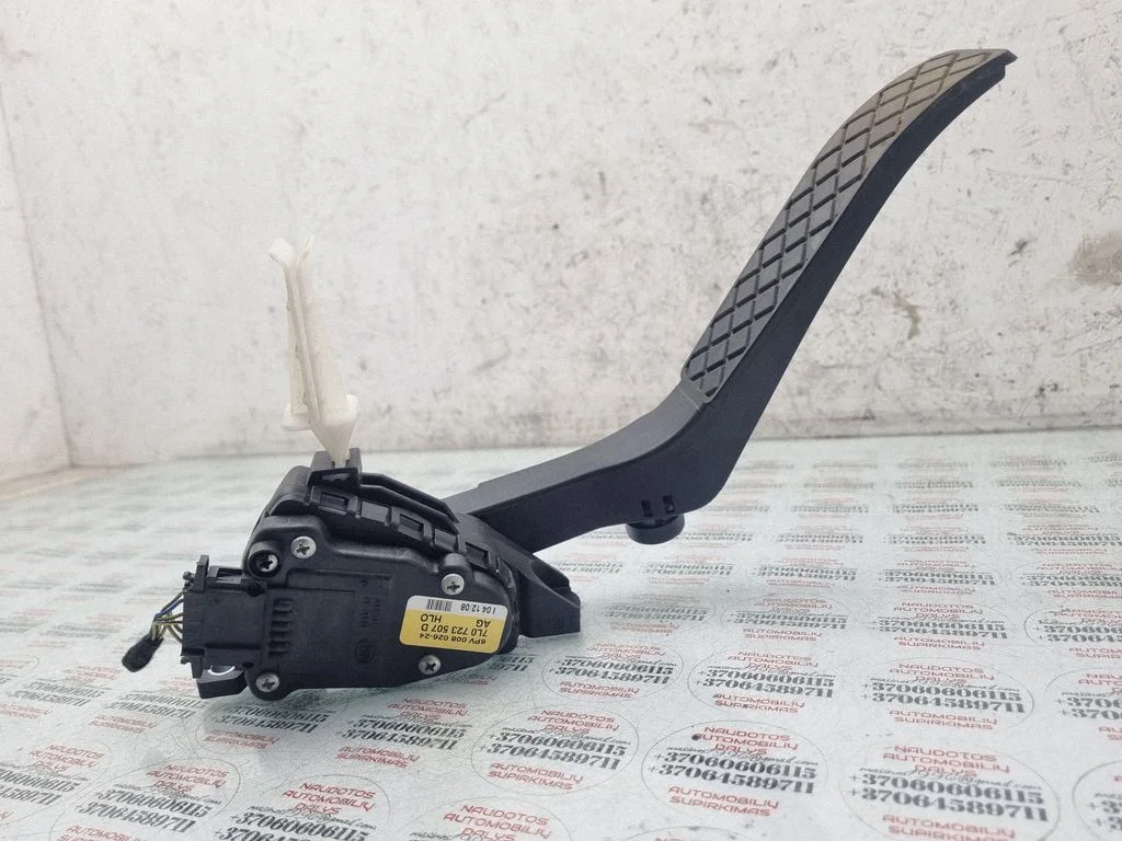 Accelerator throttle pedal – Audi Q7 4L (2005-2015)