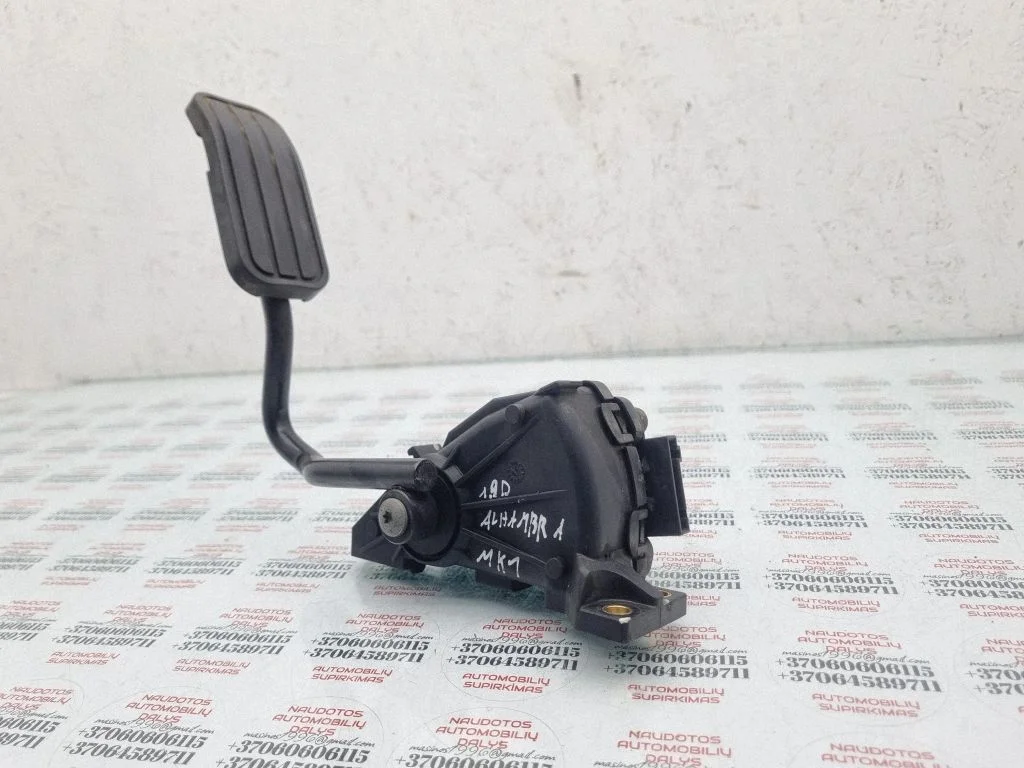 Accelerator throttle pedal 7M1721603A