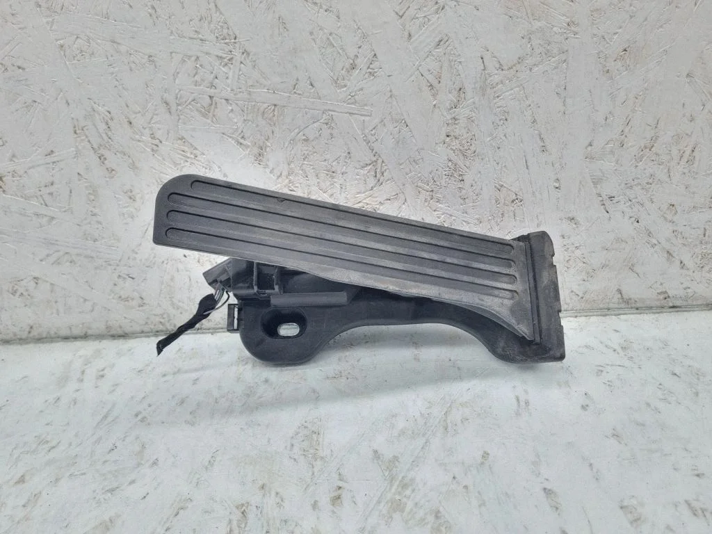 Accelerator throttle pedal 1K1721503L