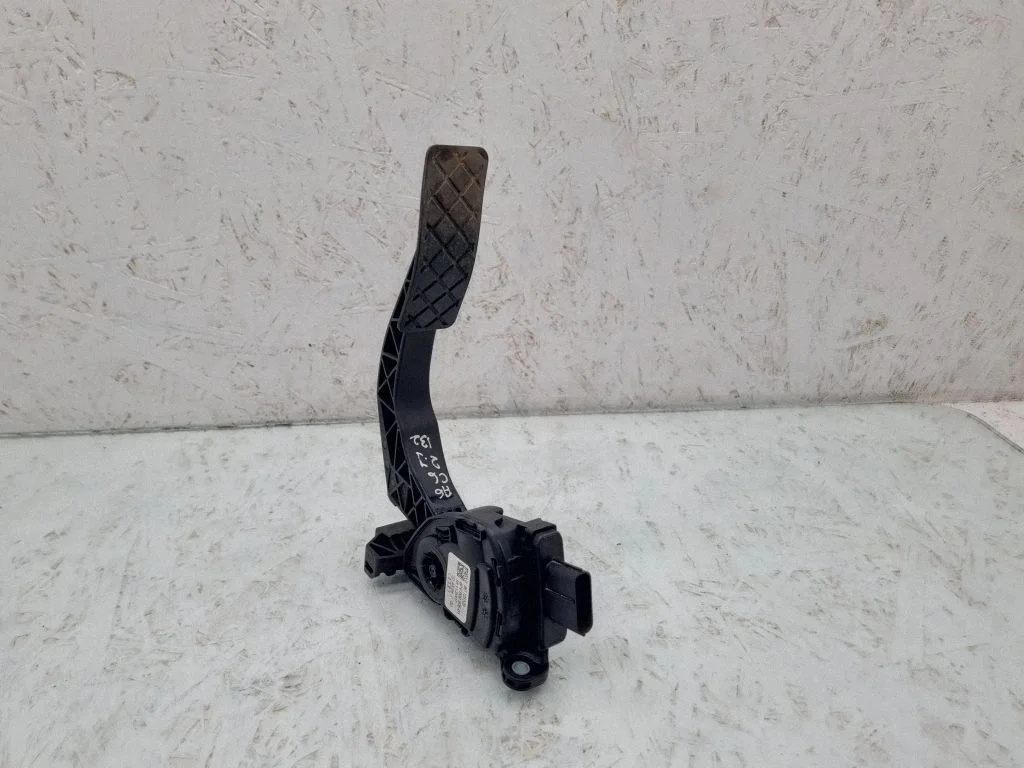 Pedał gazu 8K1723523