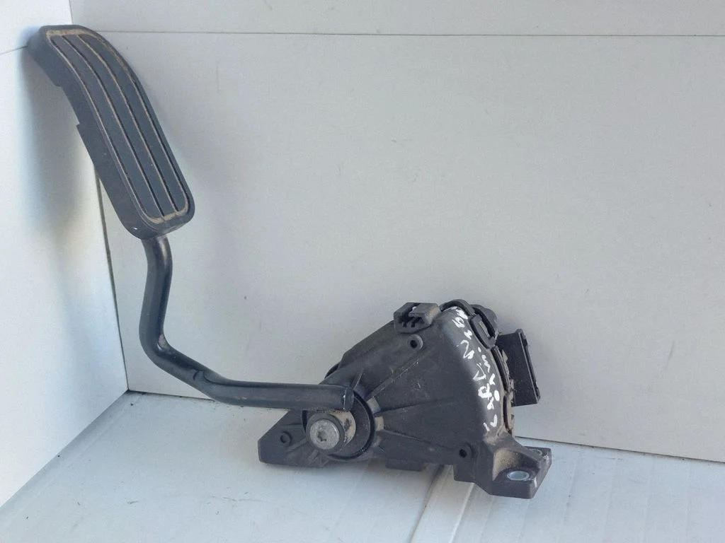 Accelerator throttle pedal – Volkswagen Sharan (2001-2010)