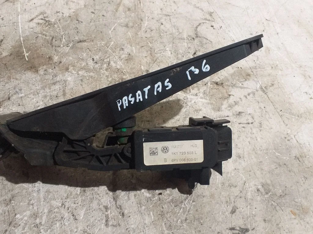Pedał gazu 1K1723503L