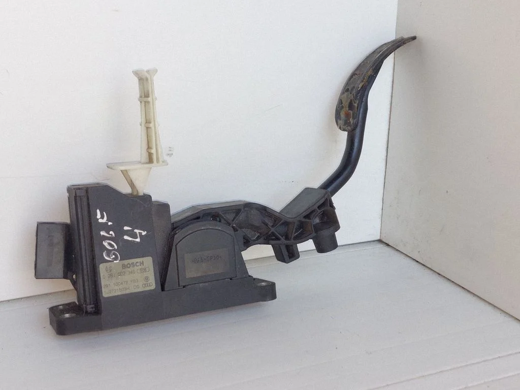 Accelerator throttle pedal 1J2721503H