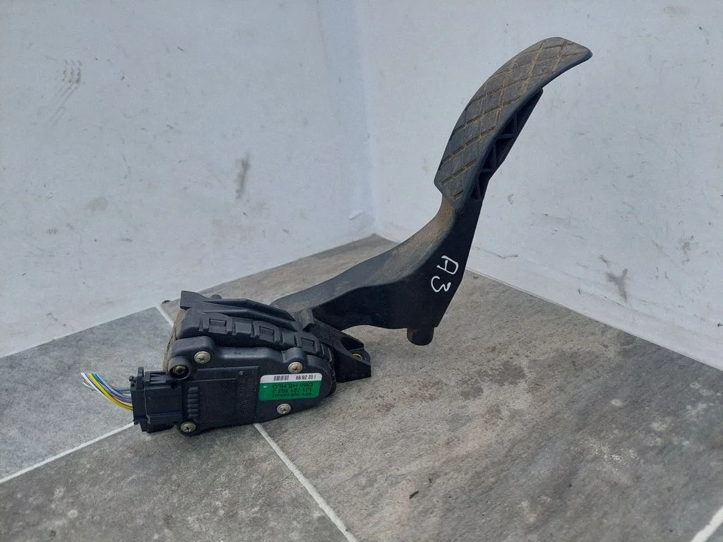 Gaasipedaal 1J1721503J