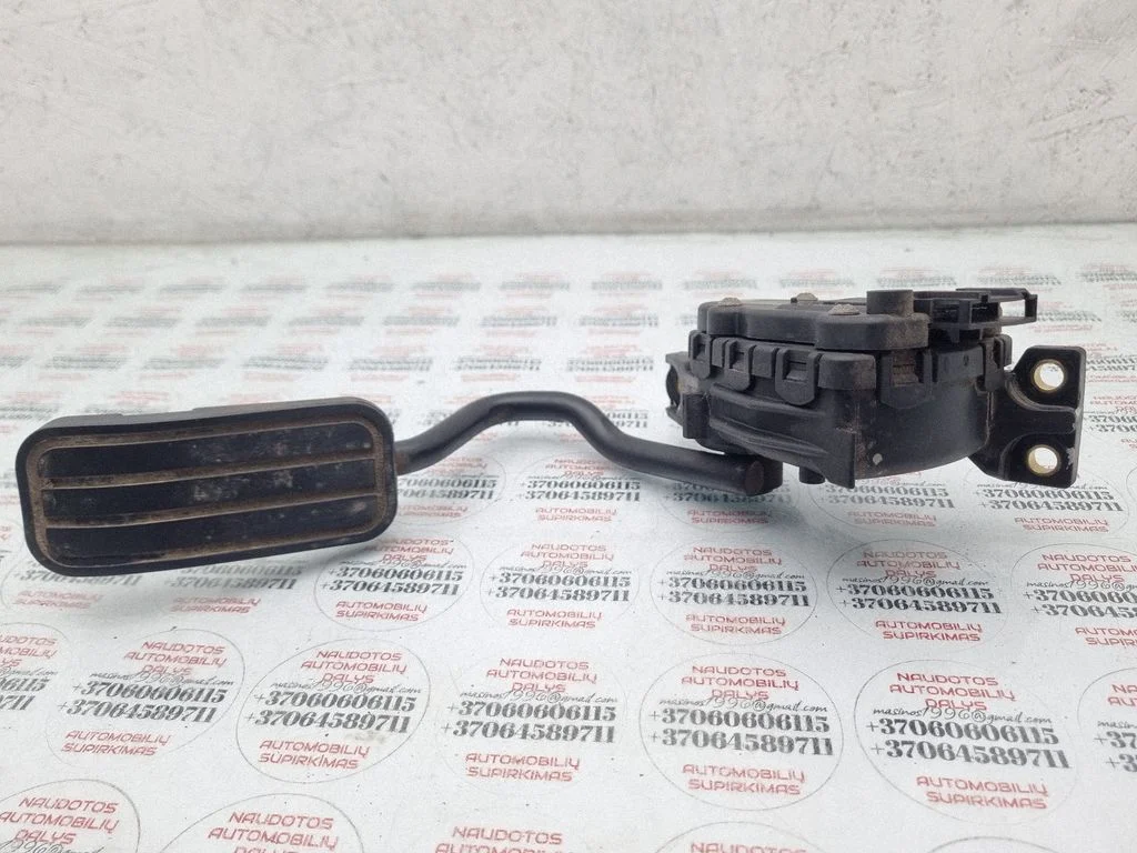 Accelerator throttle pedal – Volkswagen Sharan (1996-2000)