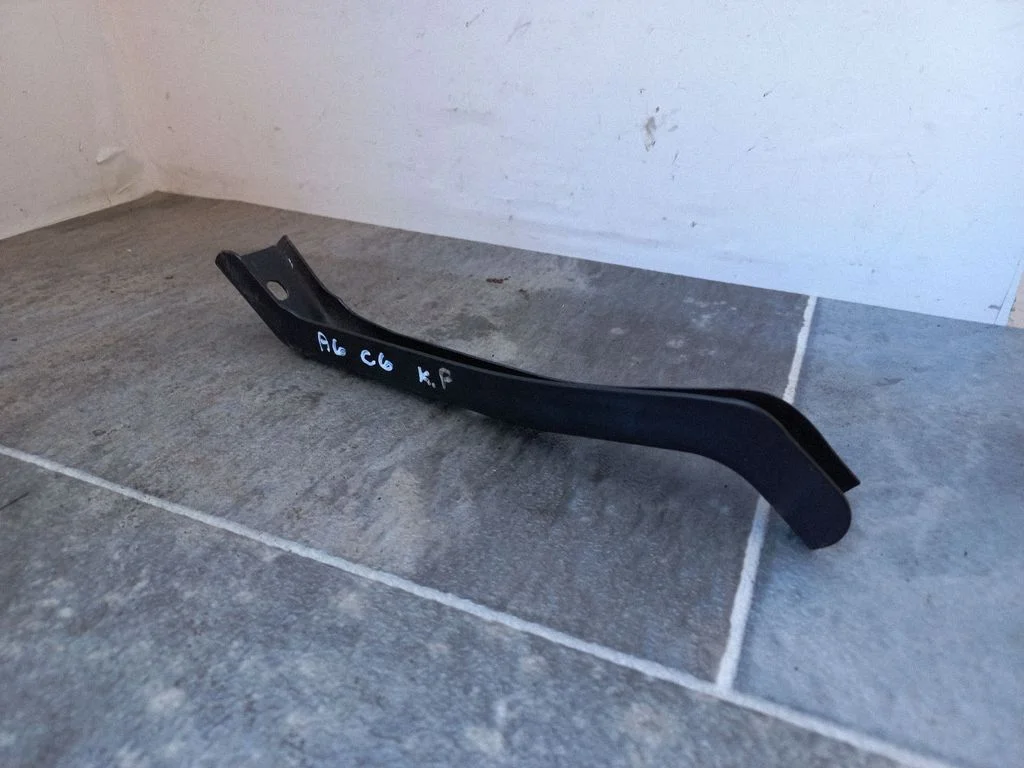 Radiaatori tugipaneeli klamber – Audi A6 Allroad C6 (2006-2011)