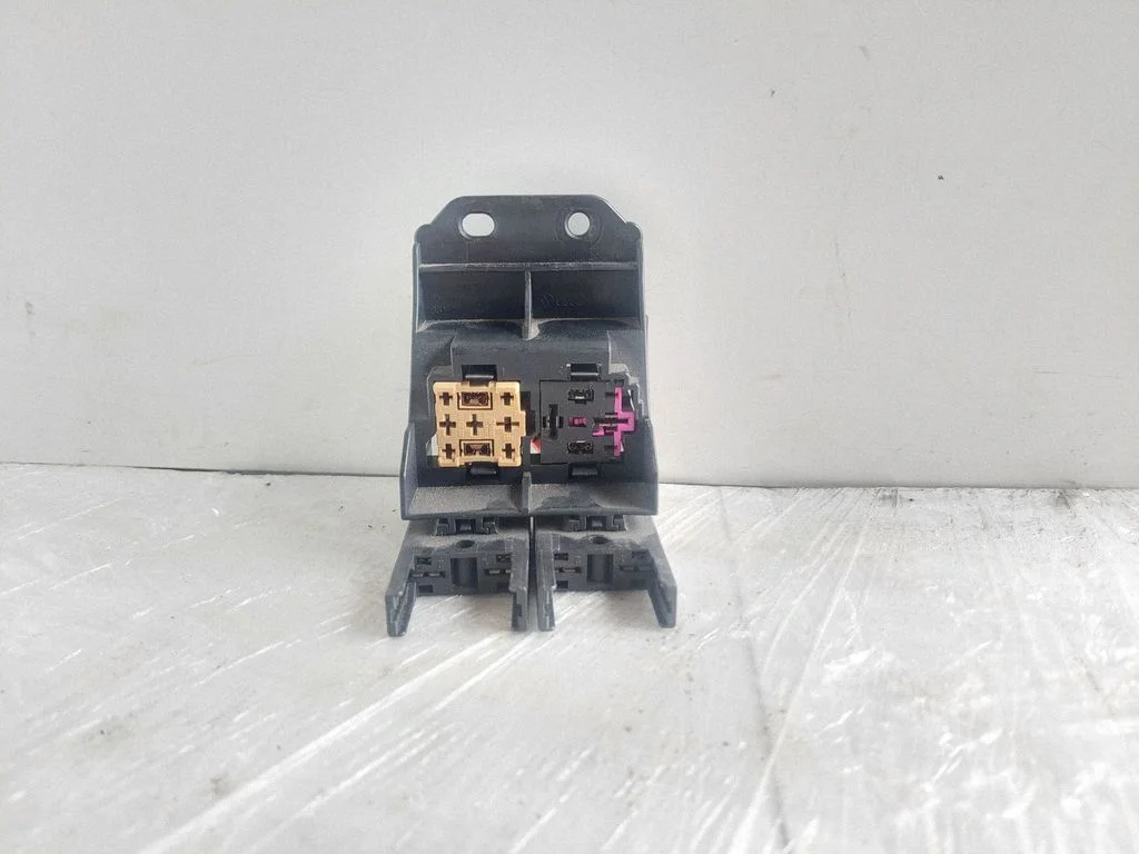 Fuse module – Audi A6 Allroad C6 (2006-2011)