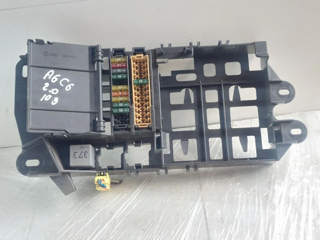 Fuse module – Audi A6 Allroad C6 (2006-2011)