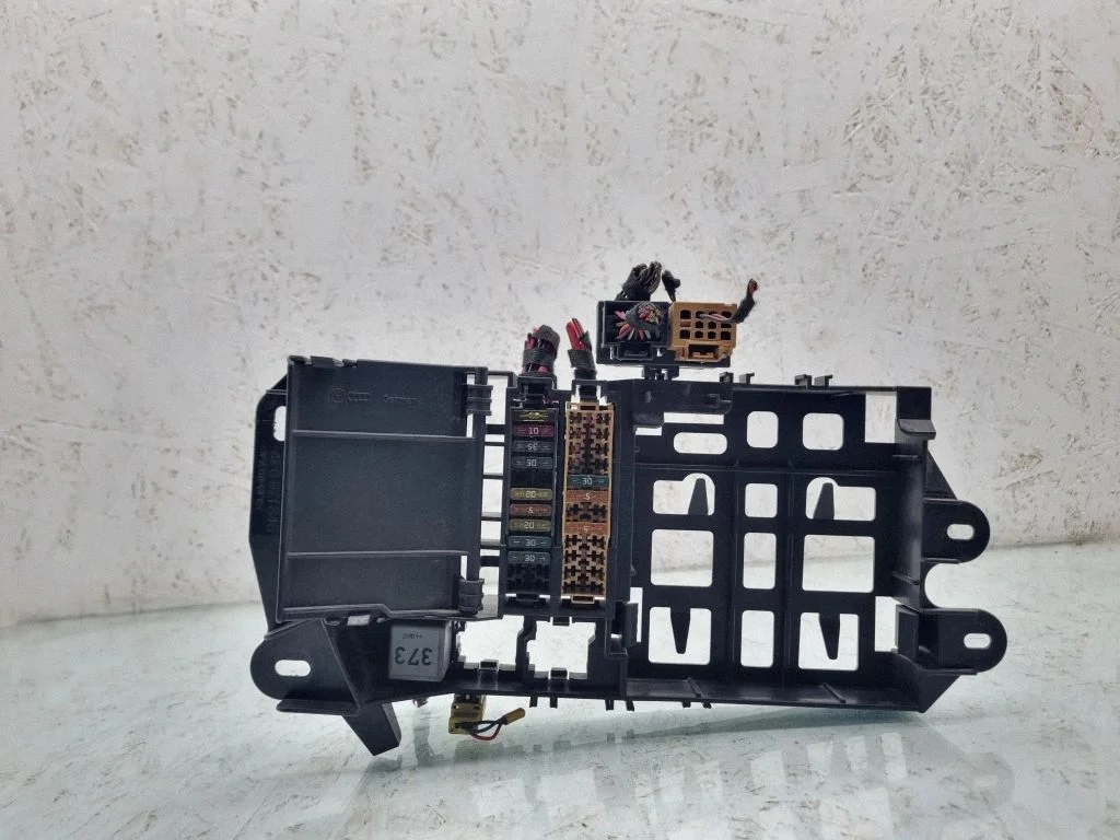 Fuse module – Audi A6 Allroad C6 (2006-2011)