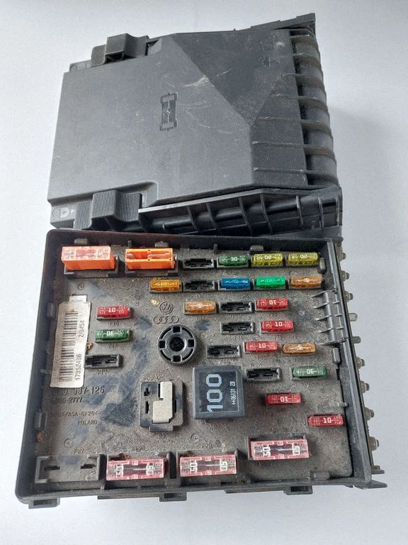Drošinātāju bloks 3C0937125