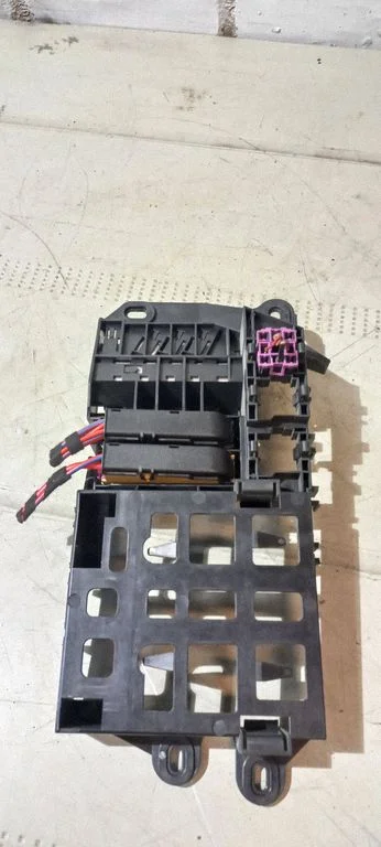 Fuse module – Audi A6 Allroad C6 (2006-2011)