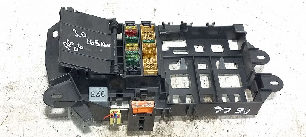 Fuse module – Audi A6 Allroad C6 (2006-2011)