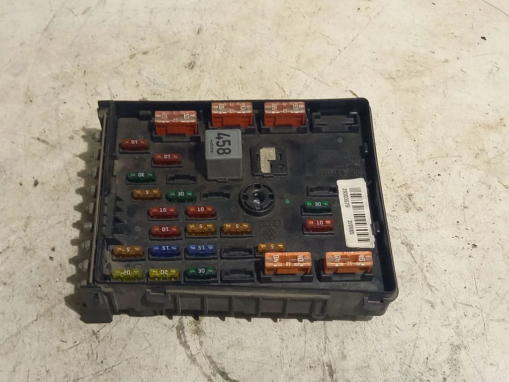 Fuse module – Volkswagen Passat CC (2008-2016)