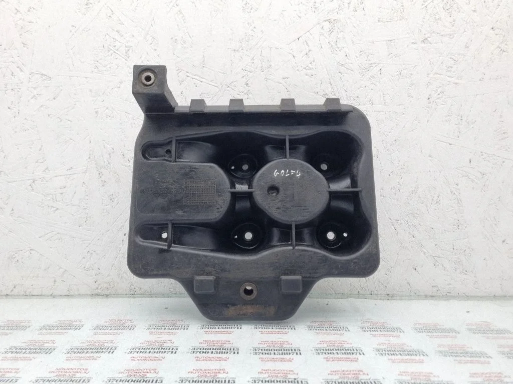 Podstawa akumulatora – Volkswagen Golf IV (1998-2005)