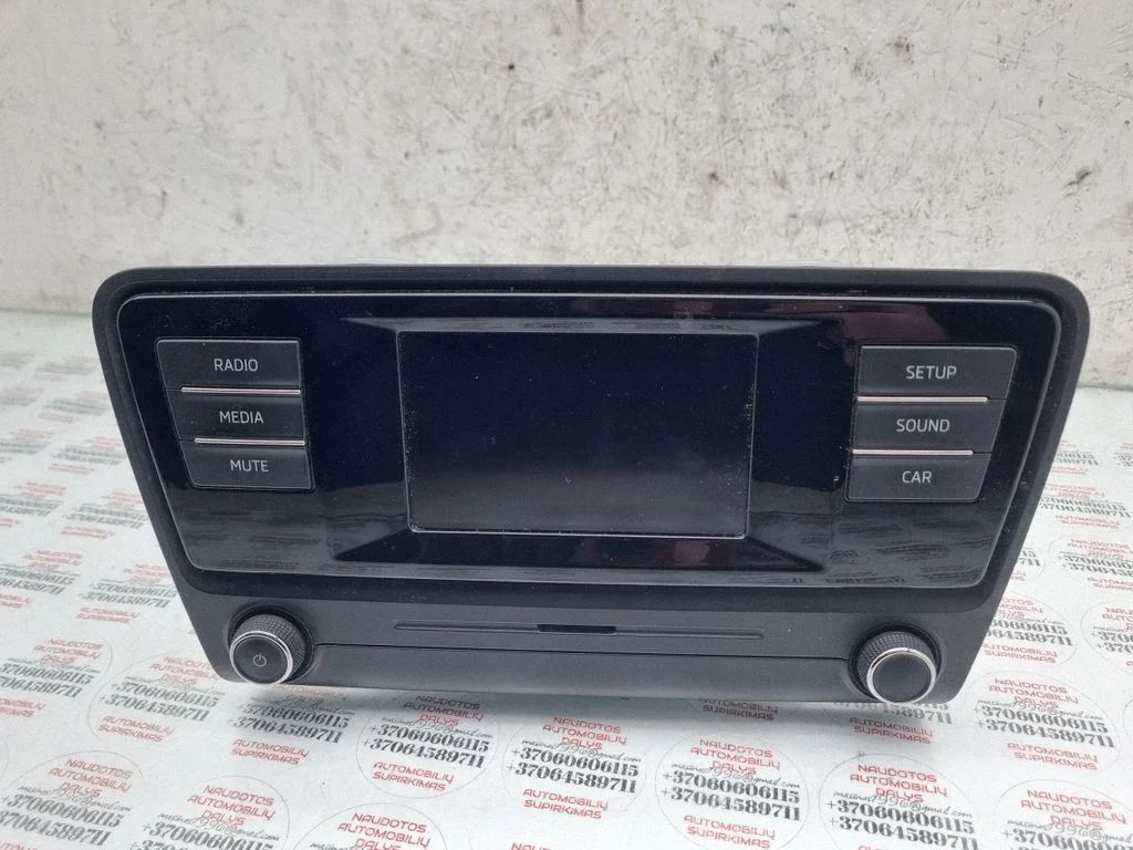 Radio, odtwarzacz CD/DVD, nawigacja 5E0035867E