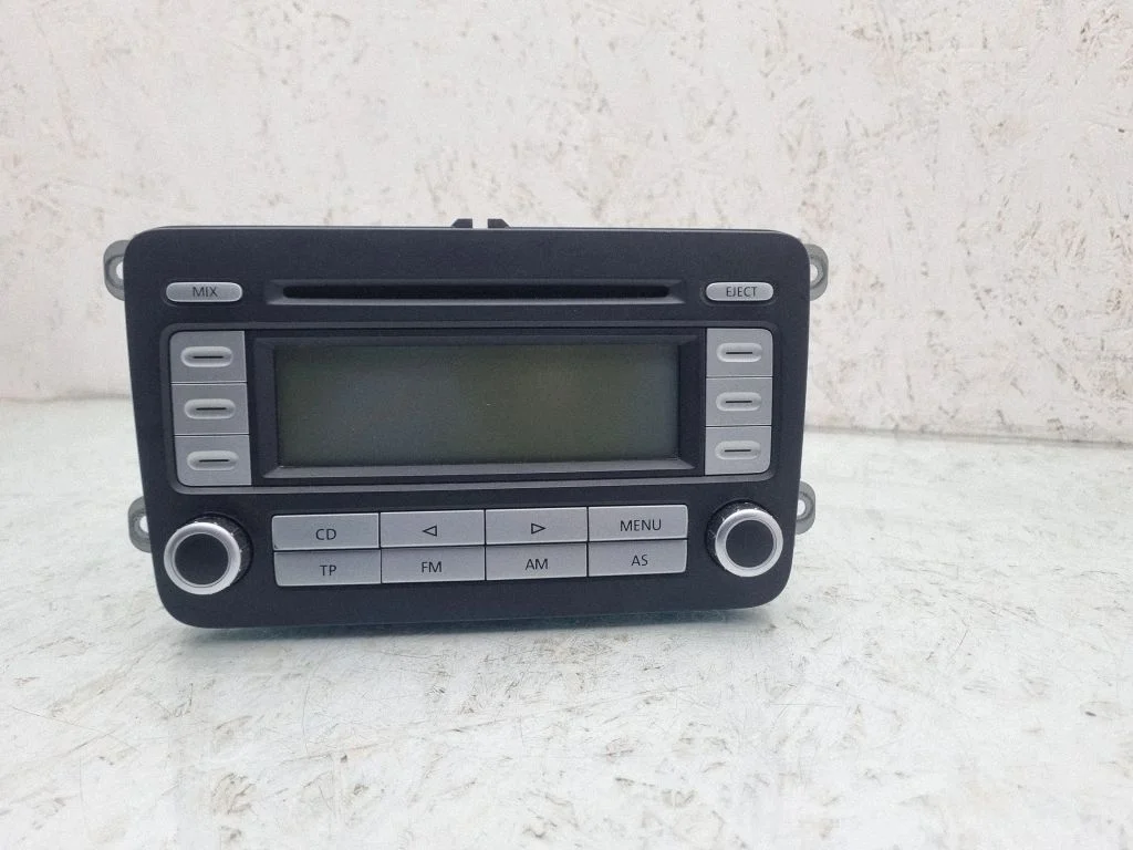 Radio/CD/DVD atskaņotājs/navigācija – Volkswagen Passat B6 (2005-2010)