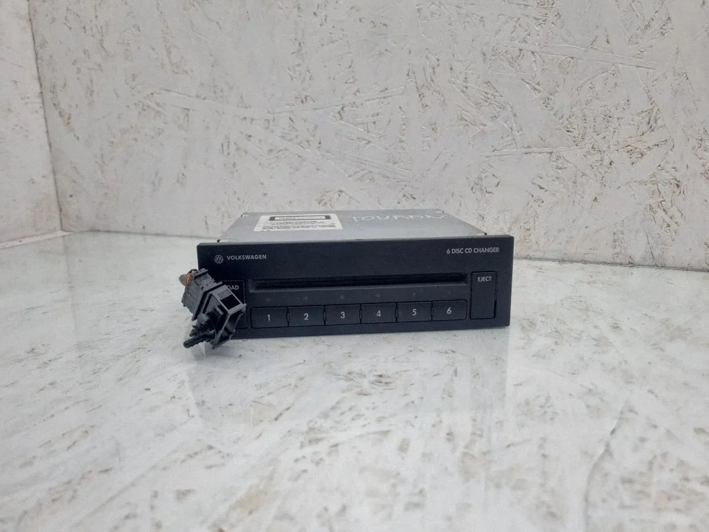 Radio/CD/DVD/GPS head unit – Volkswagen Touran I (2003-2010)