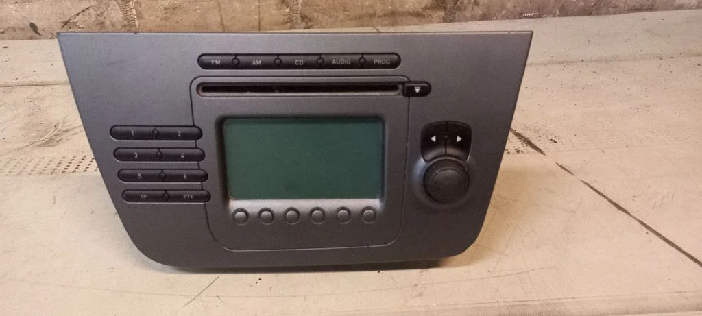 Radio/CD/DVD/GPS head unit