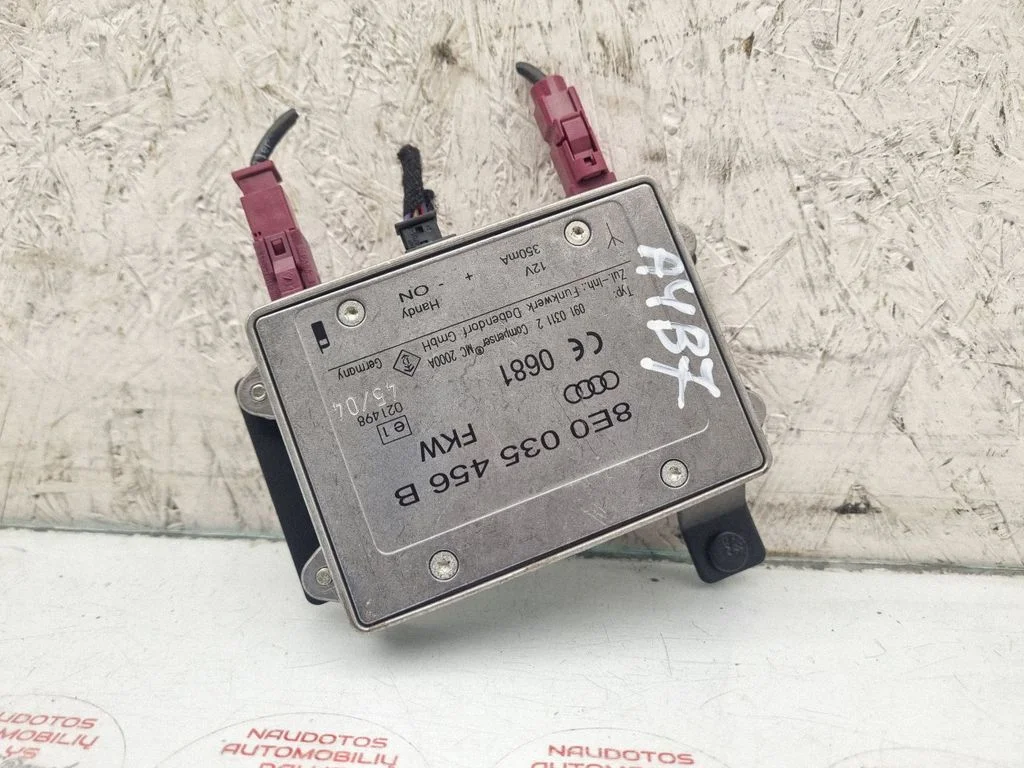 Antenas pastiprinātājs – Audi A4 S4 B7 8E 8H (2005-2008)