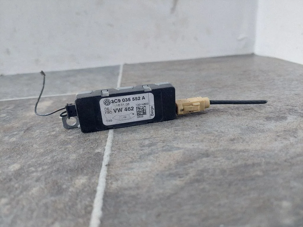 Aerial antenna amplifier – Volkswagen Passat B6 (2005-2010)