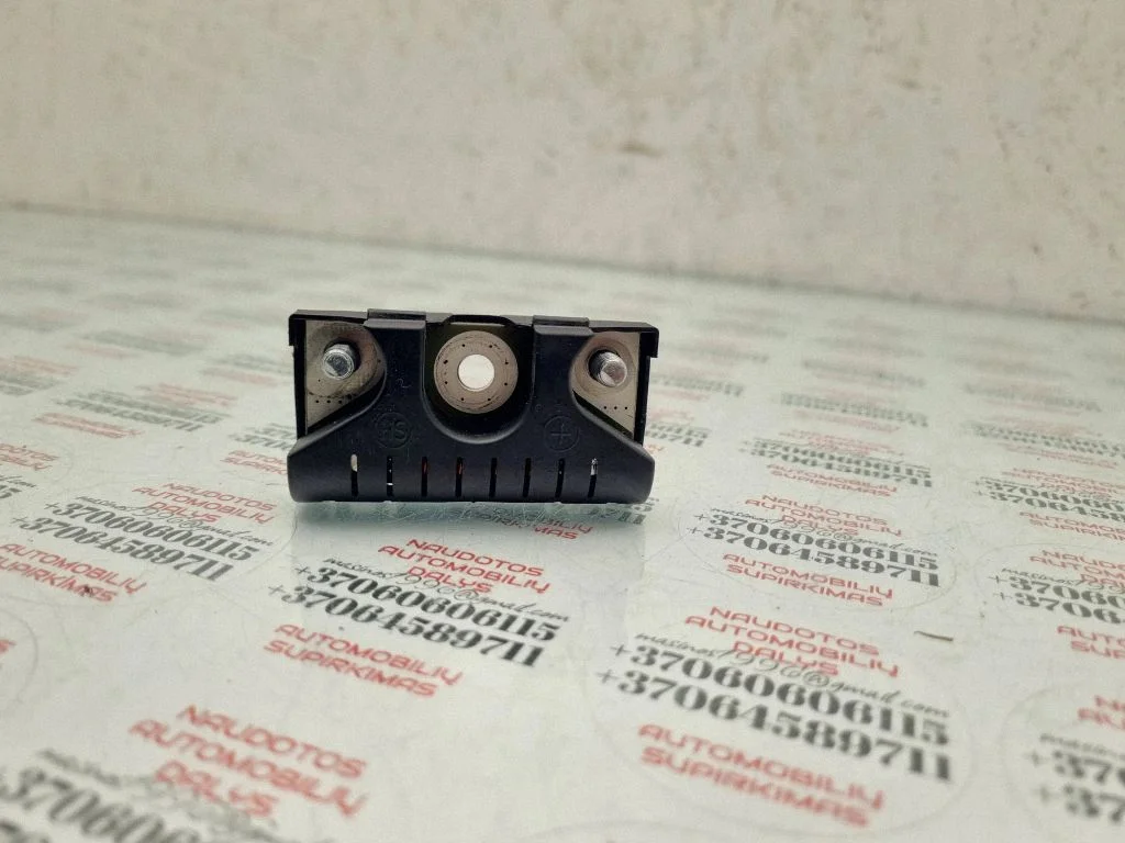 Antenni võimendi 8T8035570