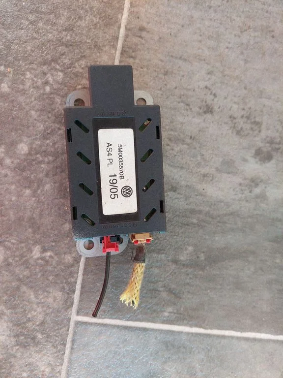 Antenas pastiprinātājs 5M0035570B