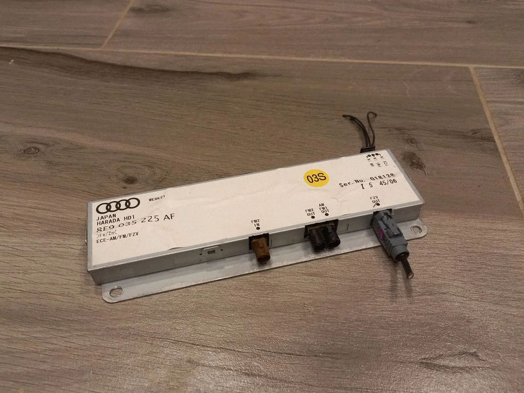 Antenas pastiprinātājs 8E9035225AF