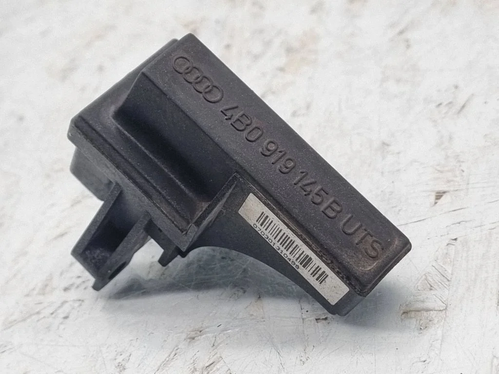 Aerial antenna amplifier – Audi A4 S4 B7 8E 8H (2005-2008)