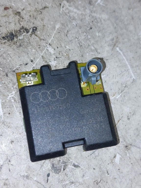 Wzmacniacz antenowy 4F5035225D