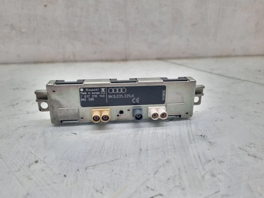 Wzmacniacz antenowy – Audi A4 Allroad B8 (2008-2016)
