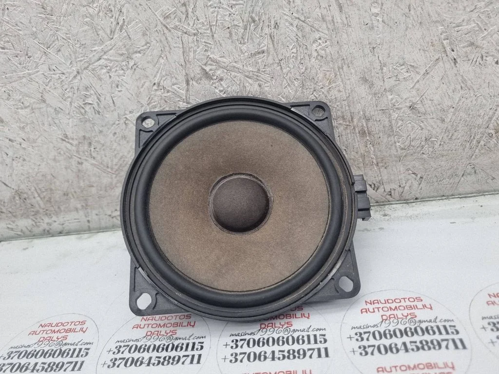 Skaļrunis (-ņi) priekšējās durvīs 1K0035411