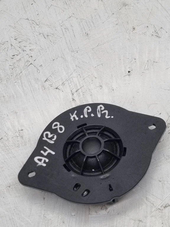 Panel speaker – Audi A4 Allroad B8 (2008-2016)