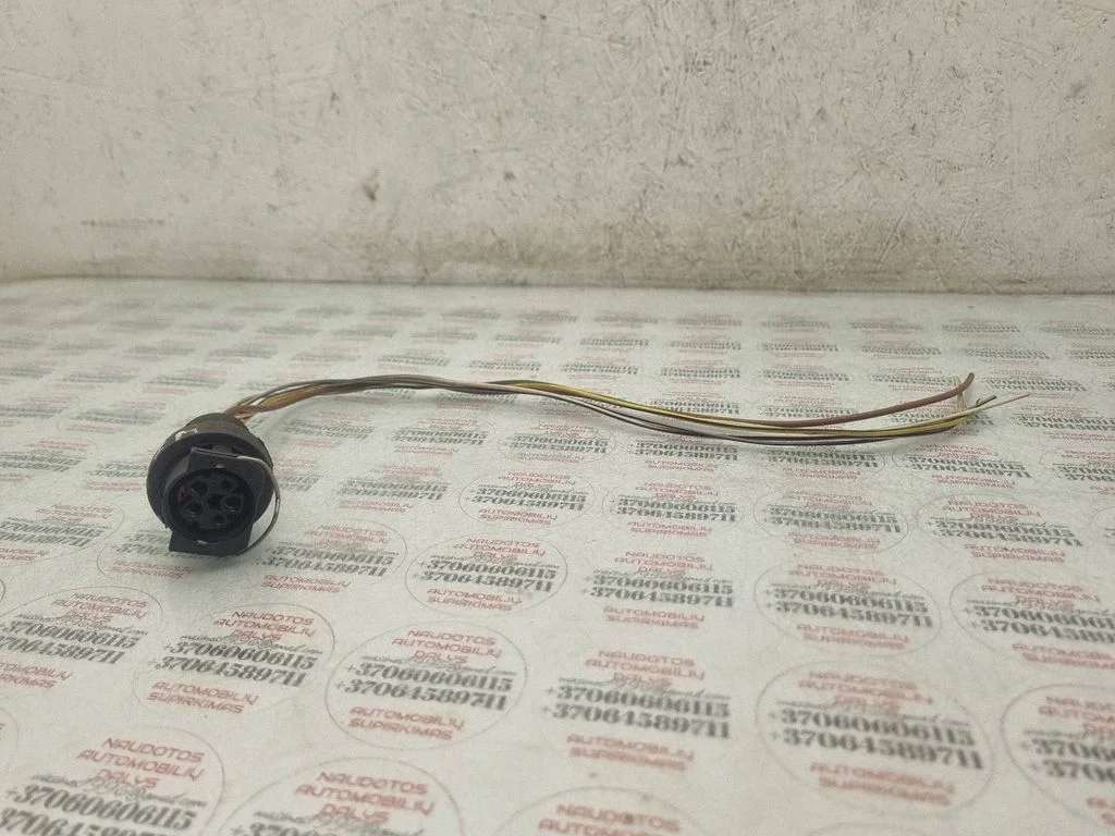 Esitule(de) juhtmestik – Audi A4 S4 B5 8D (1994-1999)