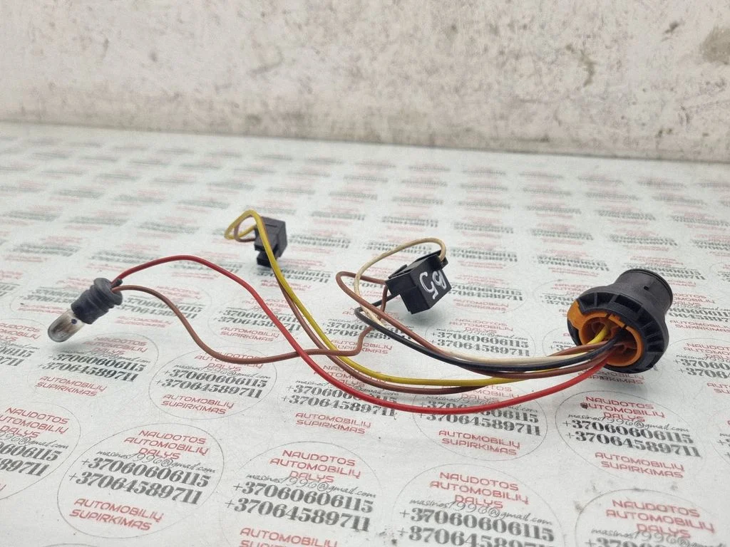 Esitule(de) juhtmestik – Volkswagen Passat B5 (1997-2000)