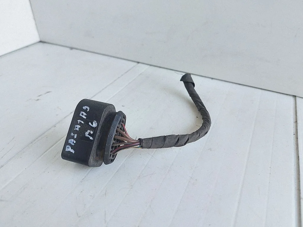 Esitule(de) juhtmestik – Volkswagen Passat CC (2008-2016)