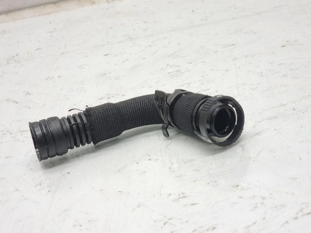 Breather/breather pipe/hose – Volkswagen Passat B6 (2005-2010)