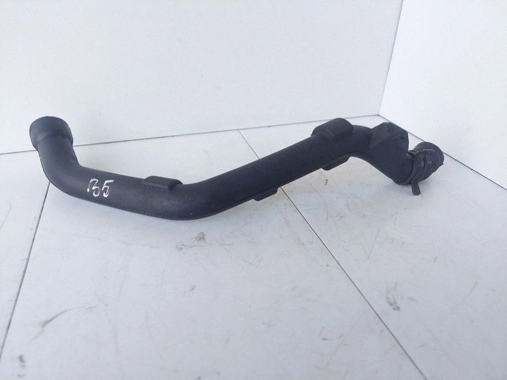 Breather/breather pipe/hose – Volkswagen Passat B5 (1997-2000)