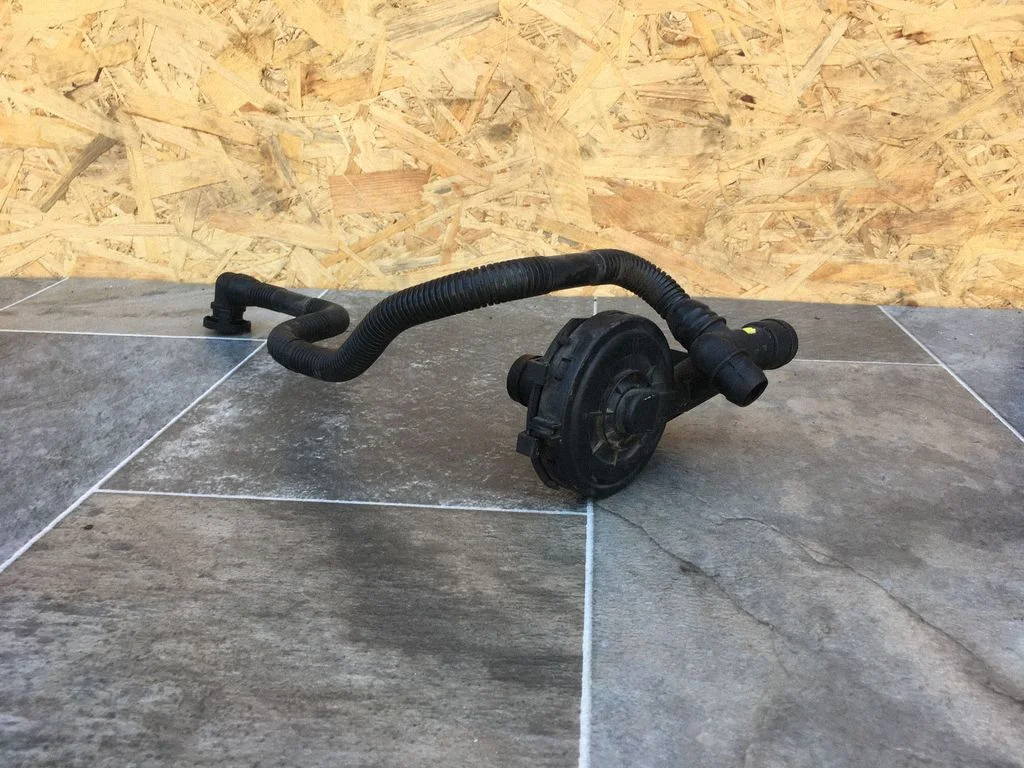 Breather/breather pipe/hose – Audi A4 S4 B6 8E 8H (2001-2005)