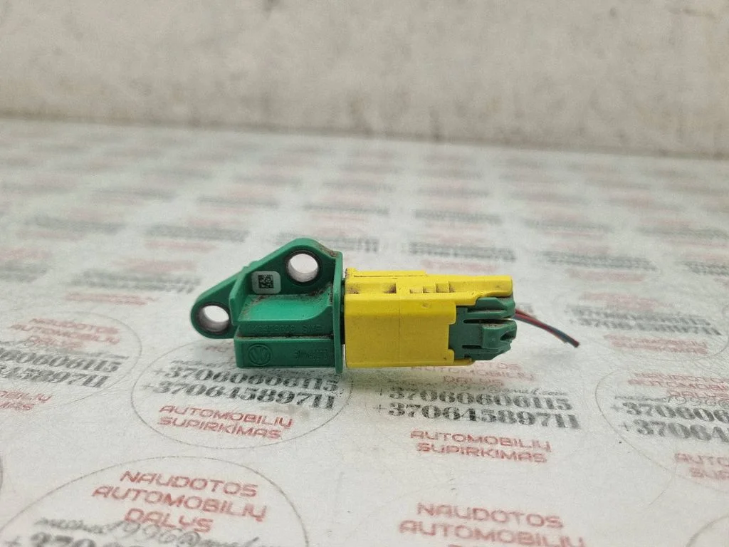 Airbag deployment crash/impact sensor – Volkswagen Golf Plus (2005-2013)