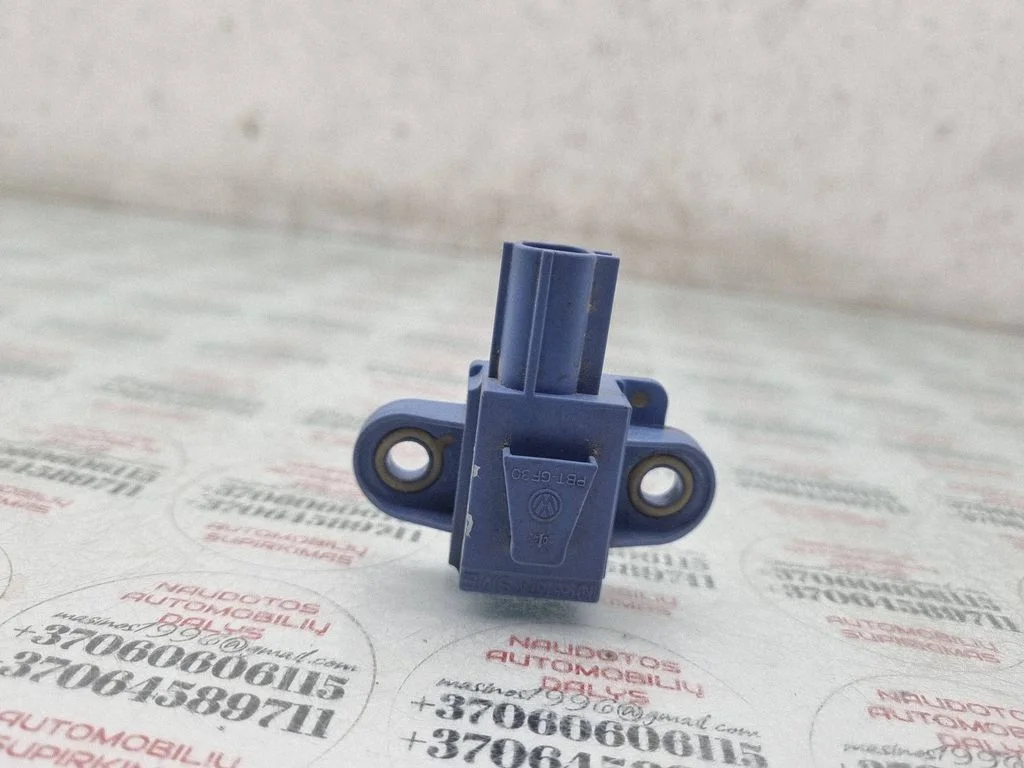 Drošības spilvenu trieciena sensors 1K0955557A