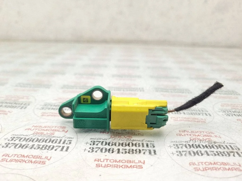 Airbag deployment crash/impact sensor – Audi Q7 4L (2005-2015)