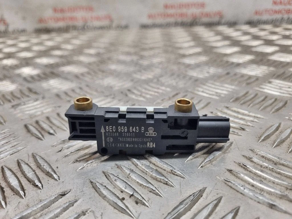 Drošības spilvenu trieciena sensors 8E0959643B