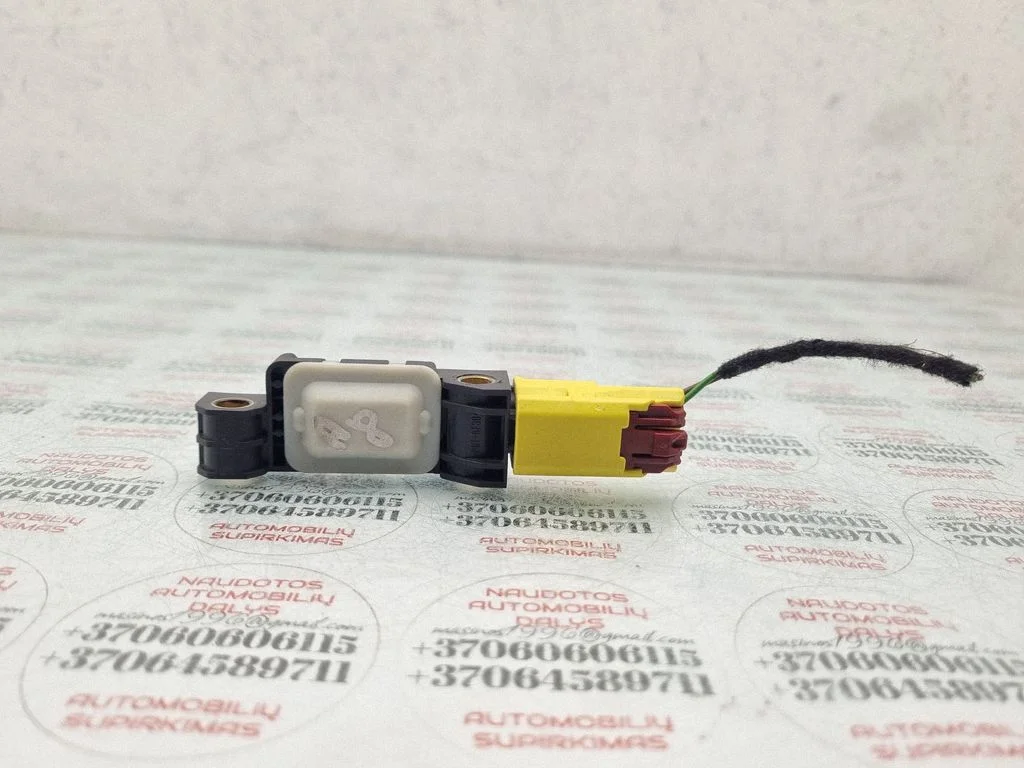 Airbag deployment crash/impact sensor – Audi A8 S8 D3 4E (2002-2009)