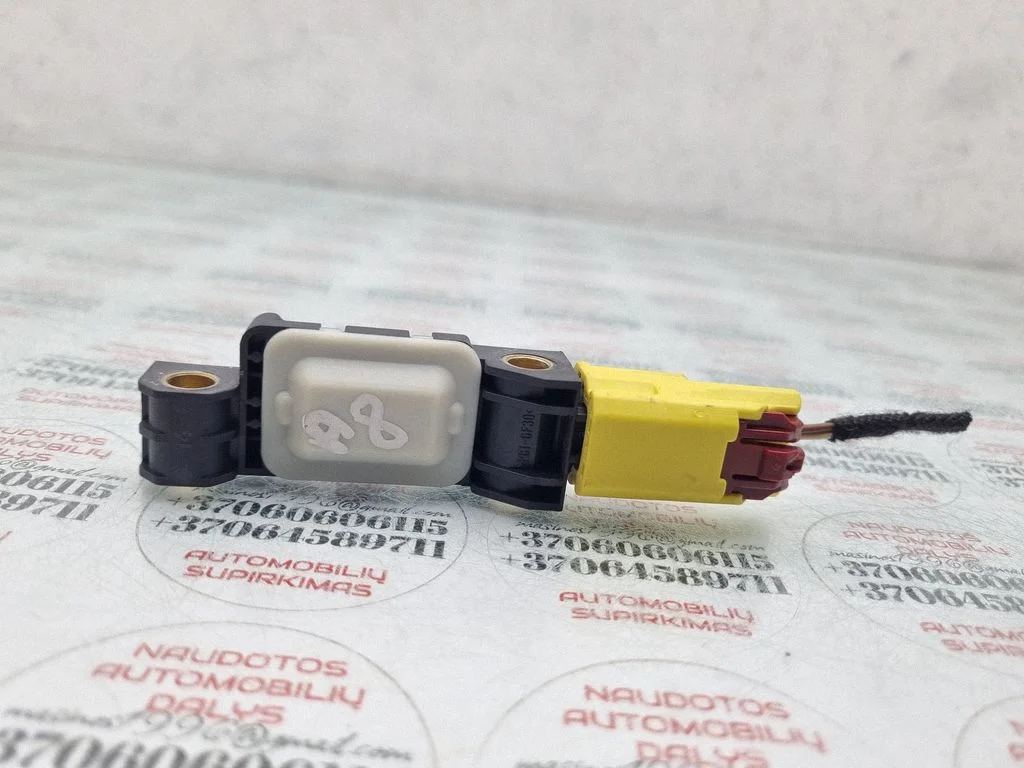 Airbag deployment crash/impact sensor – Audi A8 S8 D3 4E (2002-2009)