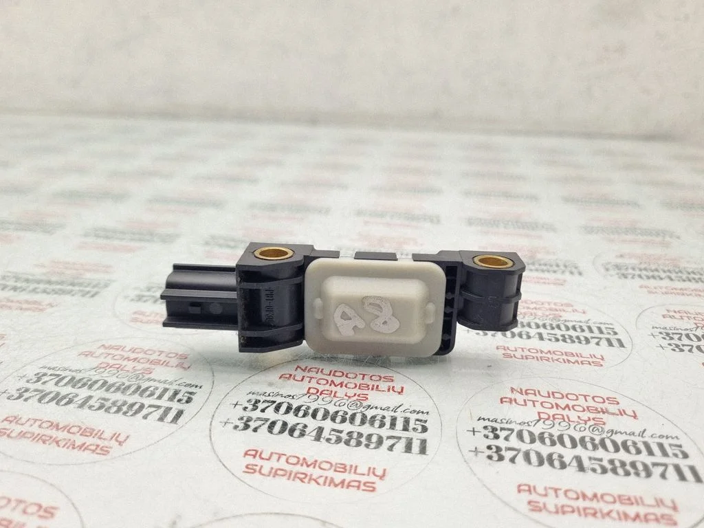 Airbag deployment crash/impact sensor – Audi A8 S8 D3 4E (2002-2009)
