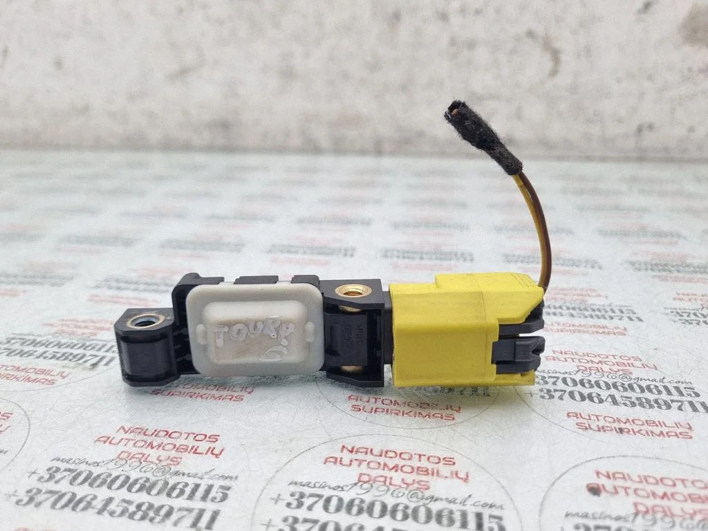 Drošības spilvenu trieciena sensors 7L0909606B
